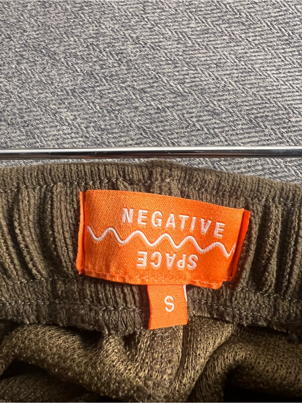 Negative Space Ribbed Shorts – Size Small - Picture 3 of 3